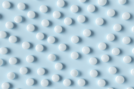 zink tabletten op blauwe achtergrond