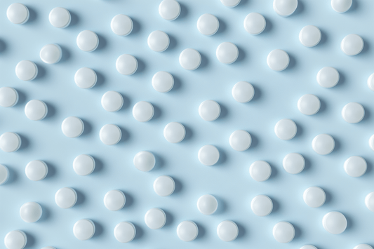 zink tabletten met blauwe achtergrond