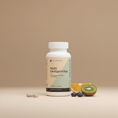 Multi Zwangerschap van Vital Nutrition op een beige minimalistische studio ondergrond met 2 capsules en fruit op de voorgrond