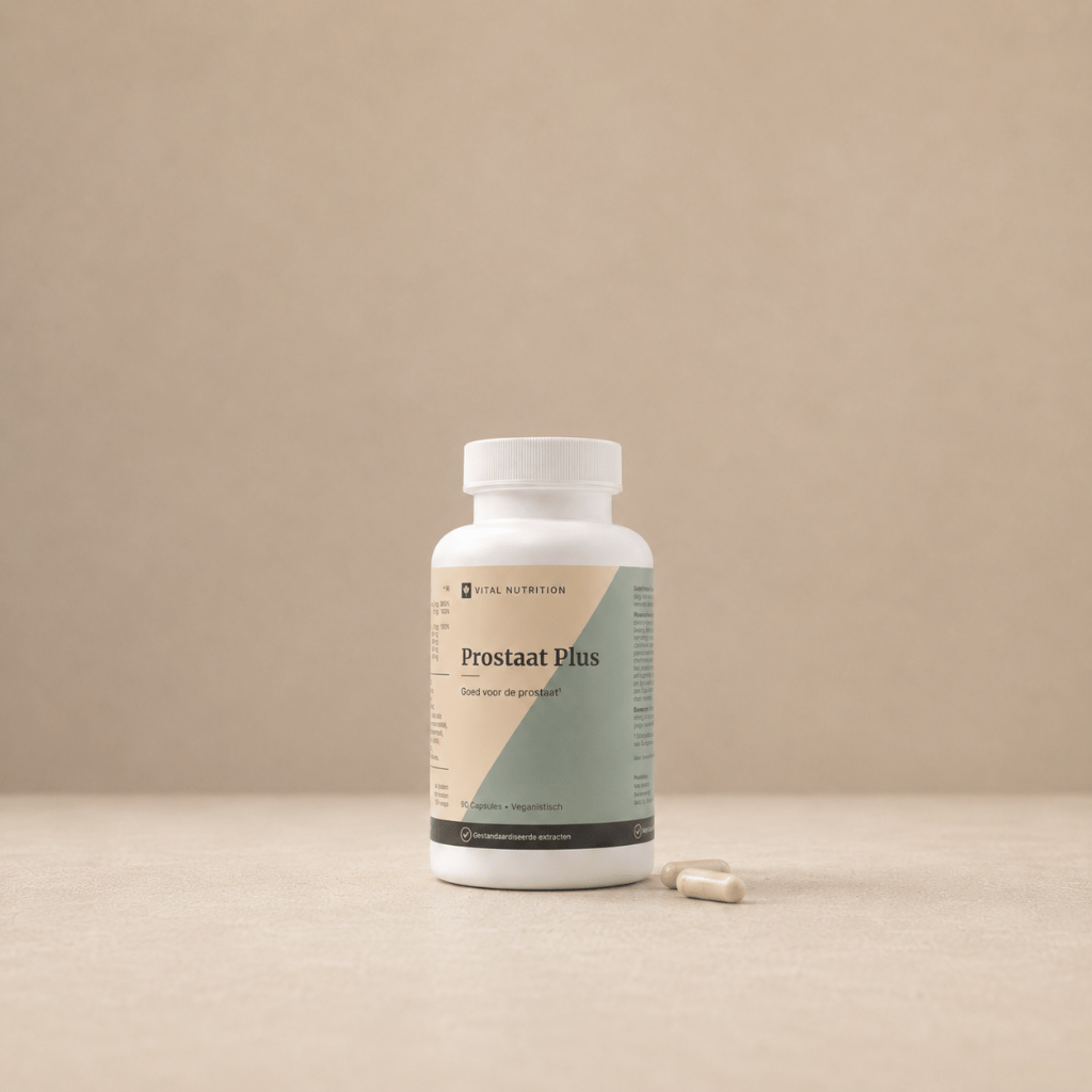 Prostaat Plus van Vital Nutrition op een beige minimalistische studio ondergrond met capsules